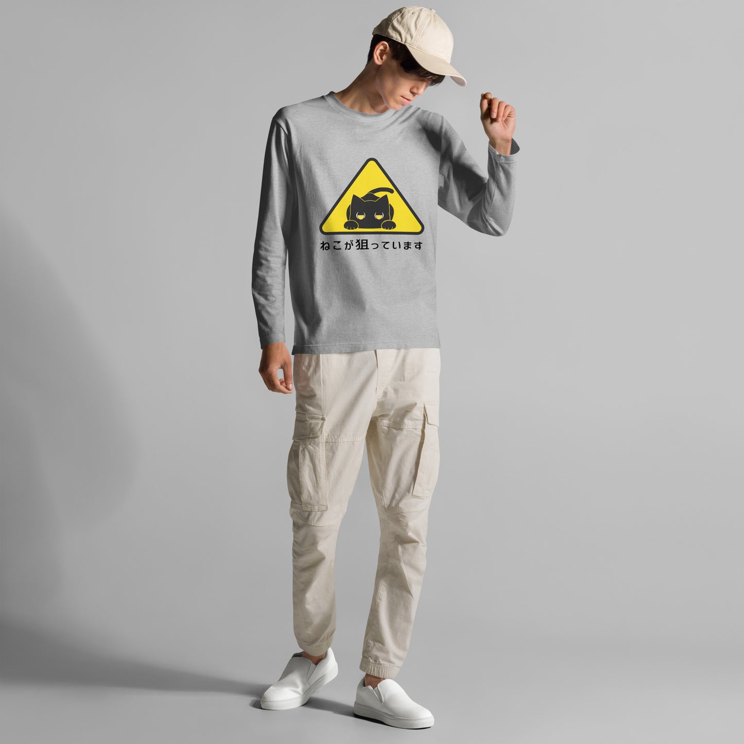 ねこが狙っていますTシャツ(長袖)