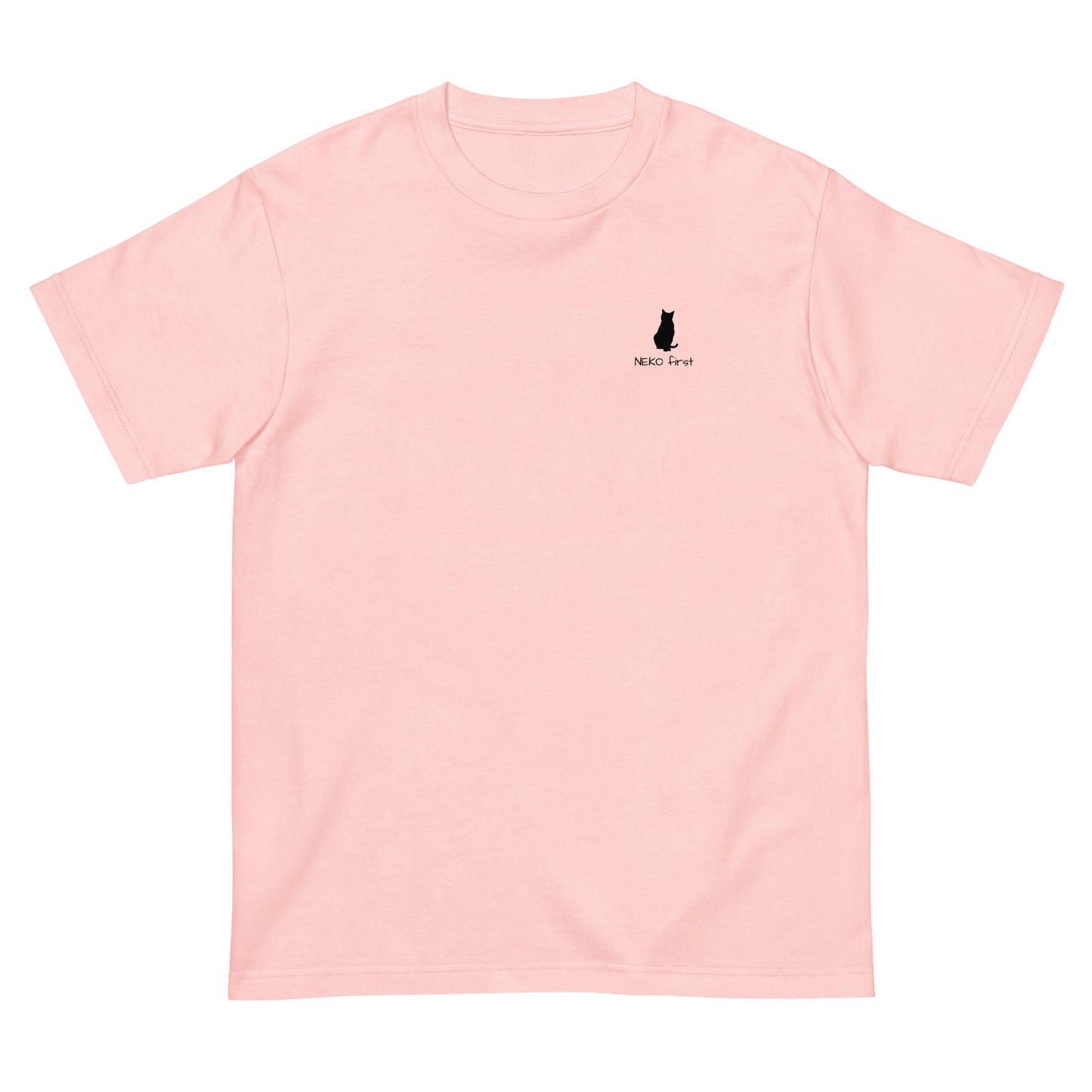 ねこファーストなTシャツ