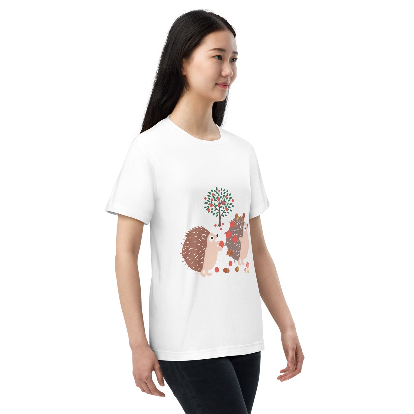 つい森のおとしものを針に刺して集めちゃう、ハリネズミTシャツ